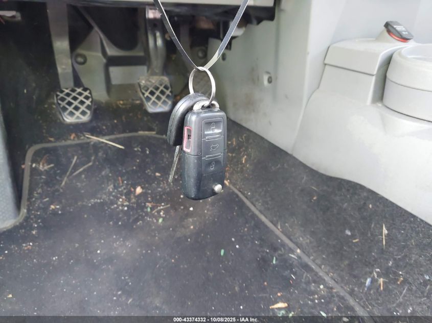 2003 Volkswagen New Beetle Gls 2.0L VIN: 3VWCK21C93M433858 Lot: 43374332