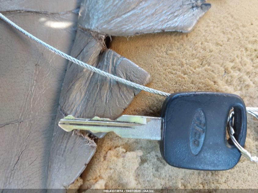 2000 Mercury Mountaineer VIN: 4M2ZU86P8YUJ28581 Lot: 43374514