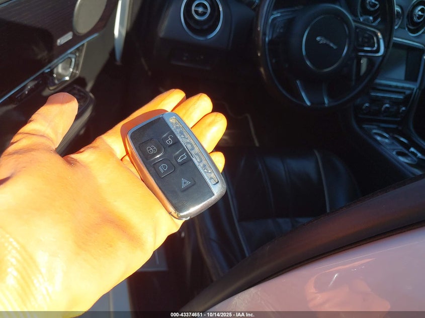 2015 Jaguar Xj Xjl Supercharged VIN: SAJWA2GT4FMV85364 Lot: 43374651