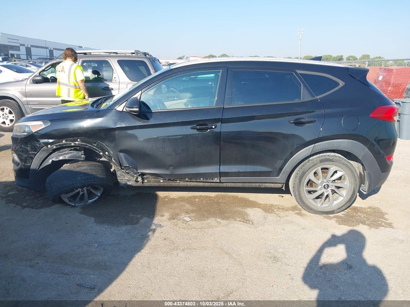2017 HYUNDAI TUCSON SE PLUS - KM8J33A46HU447768