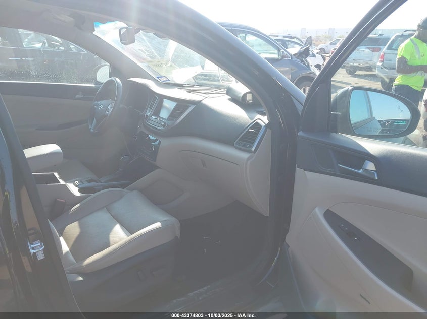 2017 HYUNDAI TUCSON SE PLUS - KM8J33A46HU447768