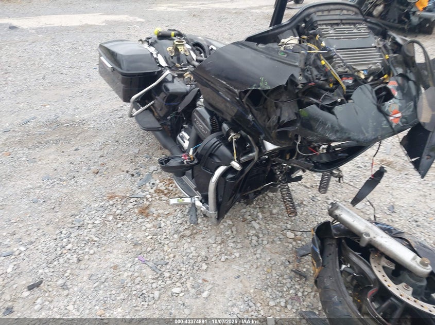 2017 Harley-Davidson Fltru VIN: 1HD1KGD10HB670348 Lot: 43374891