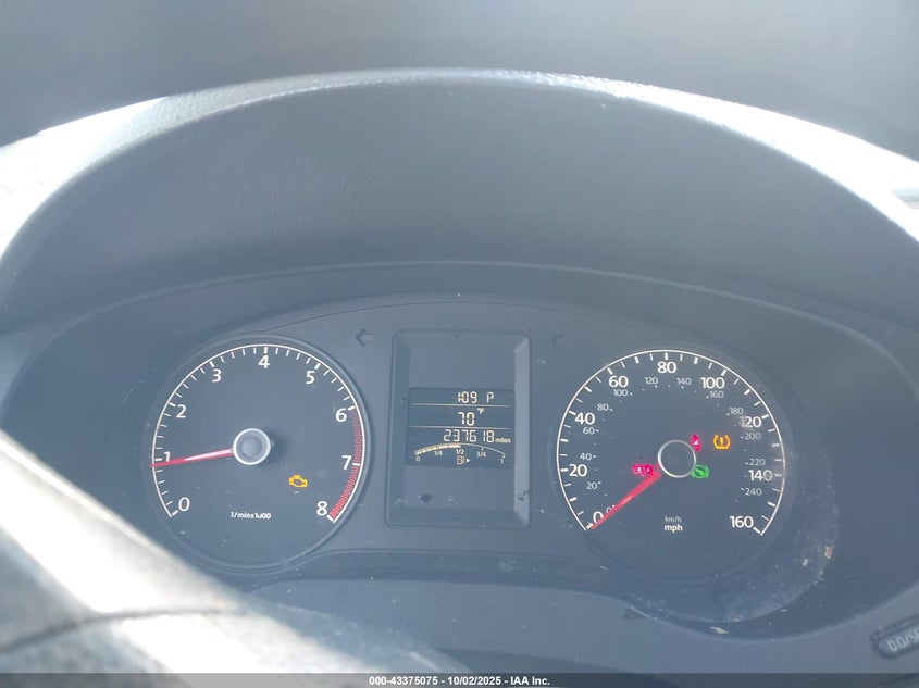 2014 VOLKSWAGEN JETTA 2.0L S - 3VW2K7AJ5EM393000