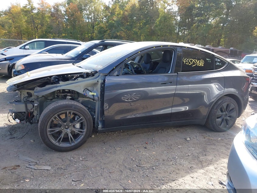 2024 Tesla Model Y Long Range Dual Motor All-Wheel Drive VIN: 7SAYGDEE6RA299129 Lot: 43375428