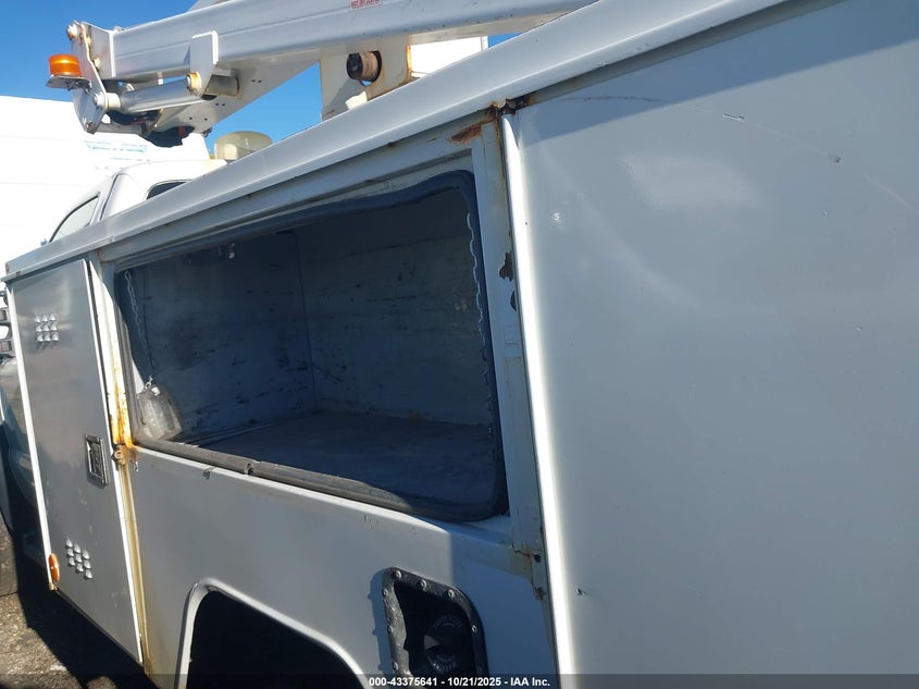 2011 Ford F-450 Chassis Xl VIN: 1FDUF4GY8BEA38144 Lot: 43375641