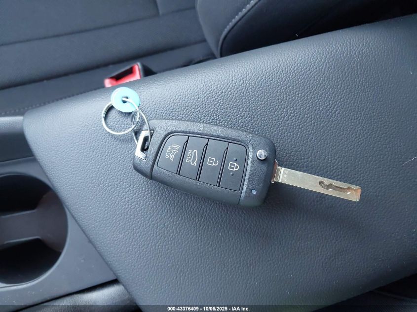 2025 Hyundai Elantra Se VIN: KMHLL4DGXSU990858 Lot: 43376409