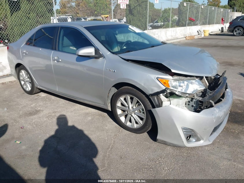 TOYOTA CAMRY HYBRID XLE