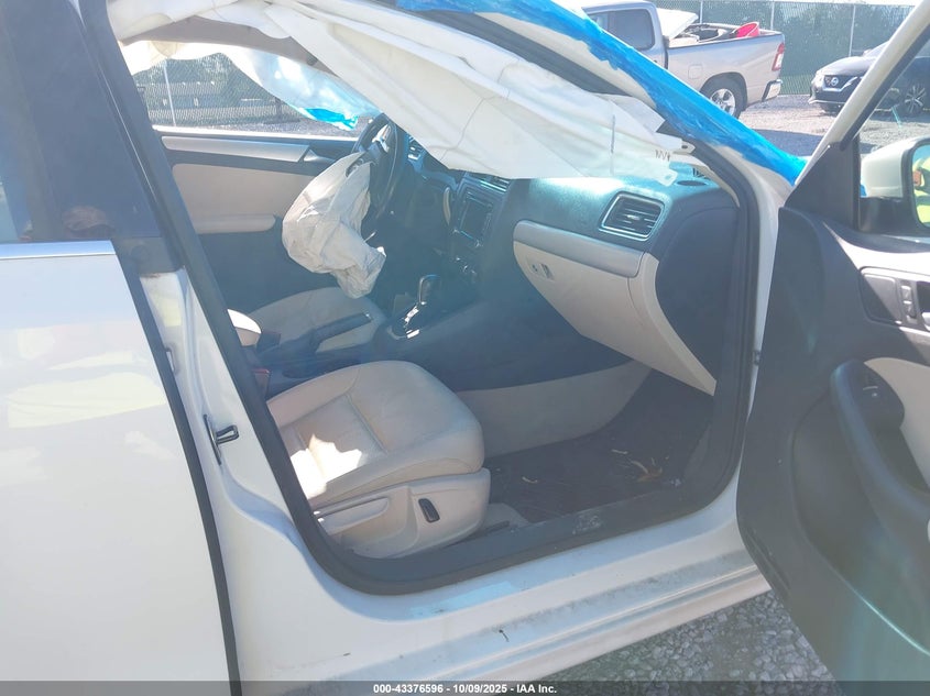 3VWD17AJ8EM377711 2014 VOLKSWAGEN JETTA photo no. 5