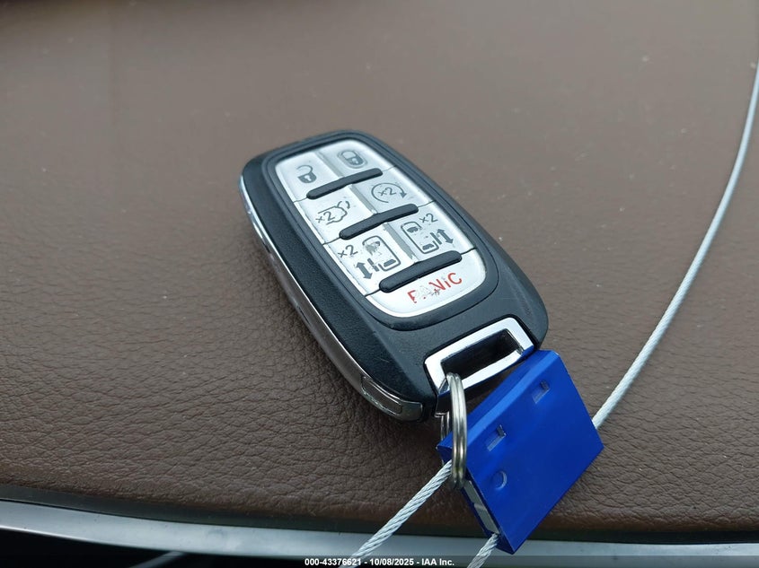 2017 Chrysler Pacifica Limited VIN: 2C4RC1GG5HR570312 Lot: 43376621