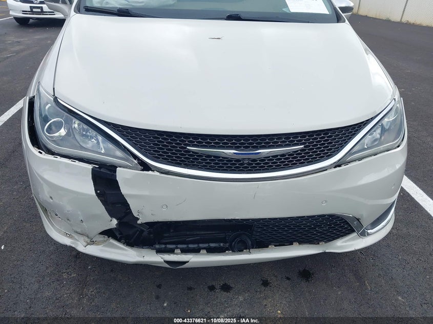 2017 Chrysler Pacifica Limited VIN: 2C4RC1GG5HR570312 Lot: 43376621