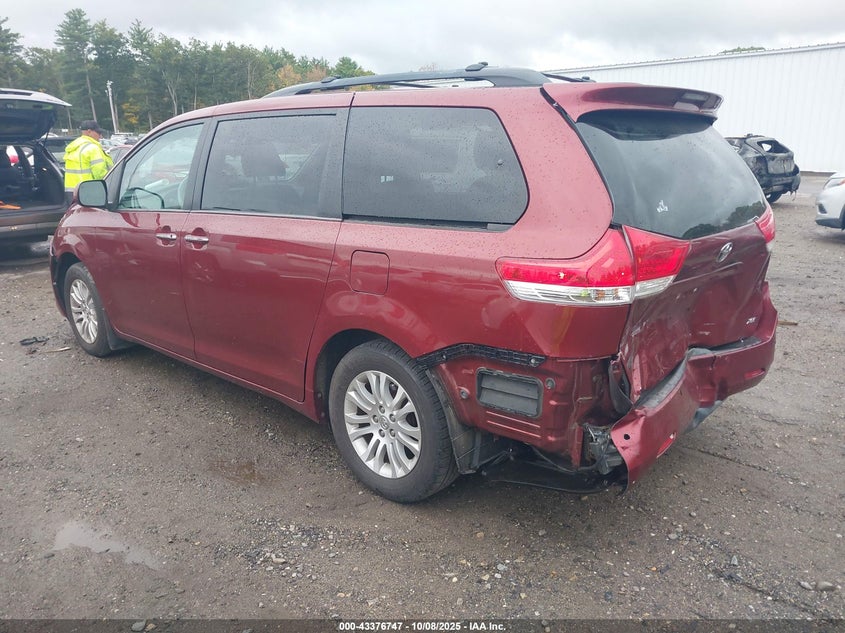 5TDYK3DC1DS386143 2013 TOYOTA SIENNA photo no. 3