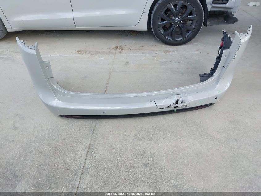 2019 Chrysler Pacifica Limited VIN: 2C4RC1GG6KR590012 Lot: 43376854