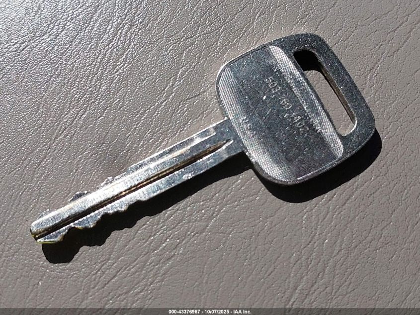 2005 Toyota Camry Le VIN: JTDBE30K553000871 Lot: 43376967