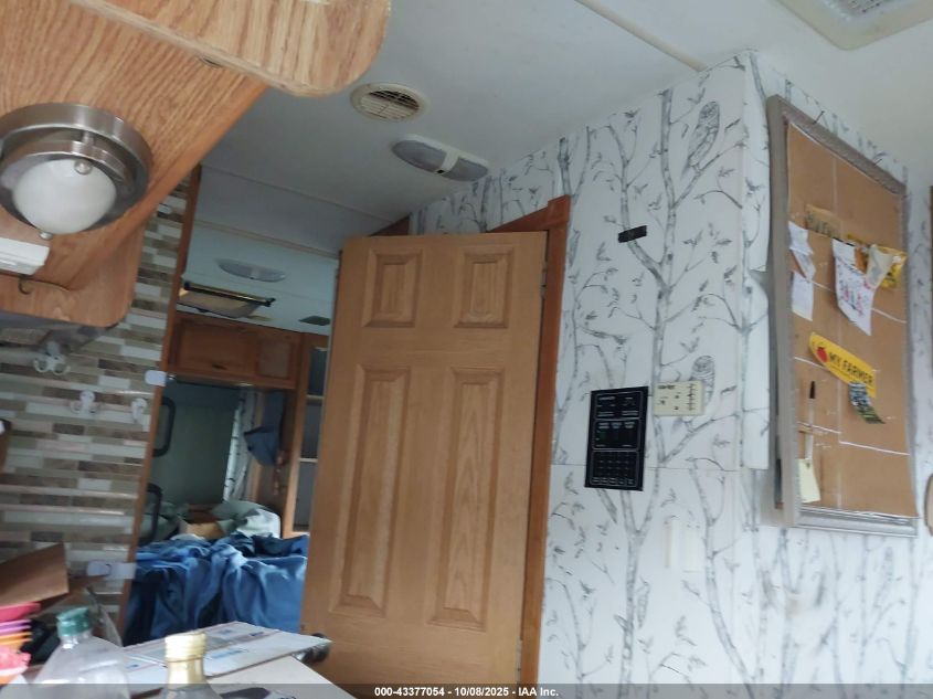 2003 Ford E-450 Cutaway Standard VIN: 1FDXE45S73HB27346 Lot: 43377054