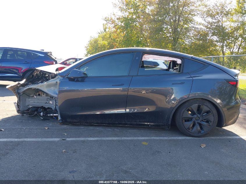 2025 Tesla Model Y Long Range Dual Motor Rear-Wheel Drive VIN: 7SAYGDED8SF266679 Lot: 43377166