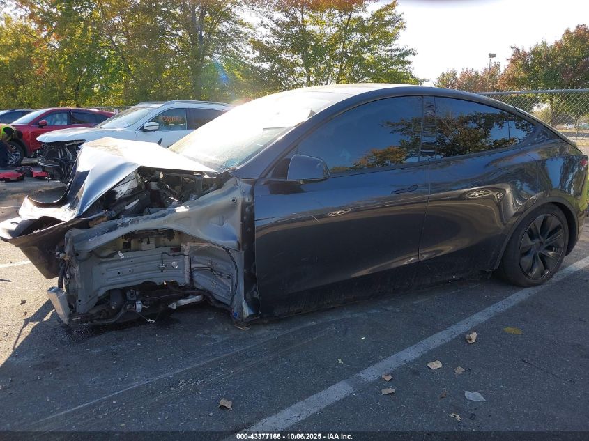 2025 Tesla Model Y Long Range Dual Motor Rear-Wheel Drive VIN: 7SAYGDED8SF266679 Lot: 43377166