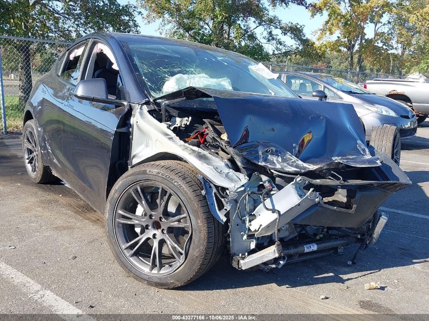 2025 Tesla Model Y Long Range Dual Motor Rear-Wheel Drive VIN: 7SAYGDED8SF266679 Lot: 43377166