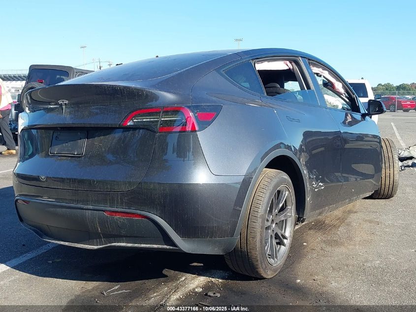 2025 Tesla Model Y Long Range Dual Motor Rear-Wheel Drive VIN: 7SAYGDED8SF266679 Lot: 43377166