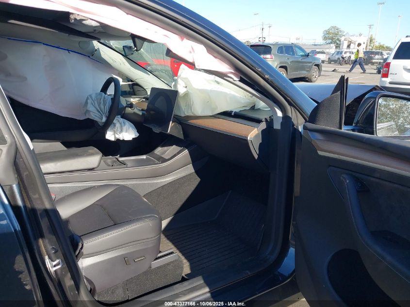 2025 Tesla Model Y Long Range Dual Motor Rear-Wheel Drive VIN: 7SAYGDED8SF266679 Lot: 43377166