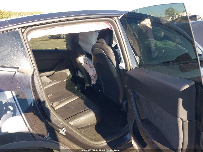 2025 Tesla Model Y Long Range Dual Motor Rear-Wheel Drive VIN: 7SAYGDED8SF266679 Lot: 43377166