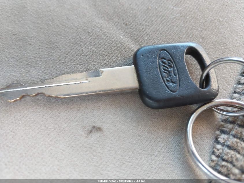 2005 Ford E-350 Super Duty Chateau/Xl/Xlt VIN: 1FBNE31L65HA93377 Lot: 43377343