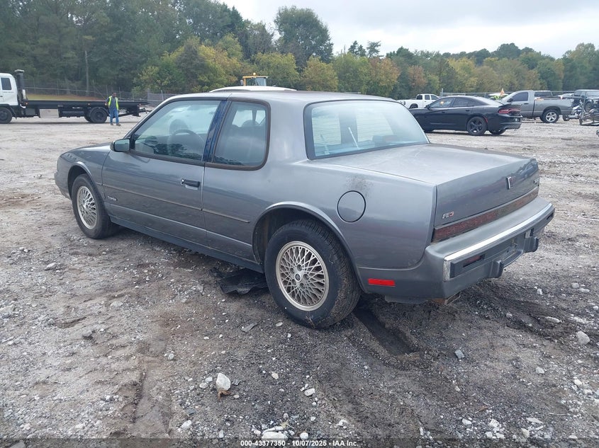 1G3EZ1135HU306920 1987 OLDSMOBILE TORONADO photo no. 3