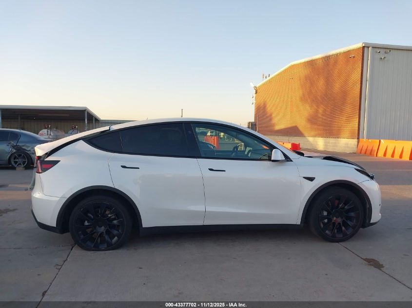 2024 Tesla Model Y Long Range Dual Motor All-Wheel Drive VIN: 7SAYGAEE4RF039040 Lot: 43377702