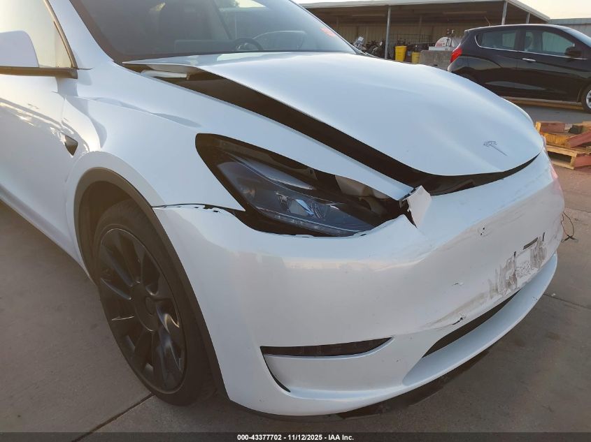 2024 Tesla Model Y Long Range Dual Motor All-Wheel Drive VIN: 7SAYGAEE4RF039040 Lot: 43377702