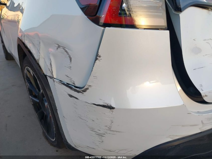 2024 Tesla Model Y Long Range Dual Motor All-Wheel Drive VIN: 7SAYGAEE4RF039040 Lot: 43377702