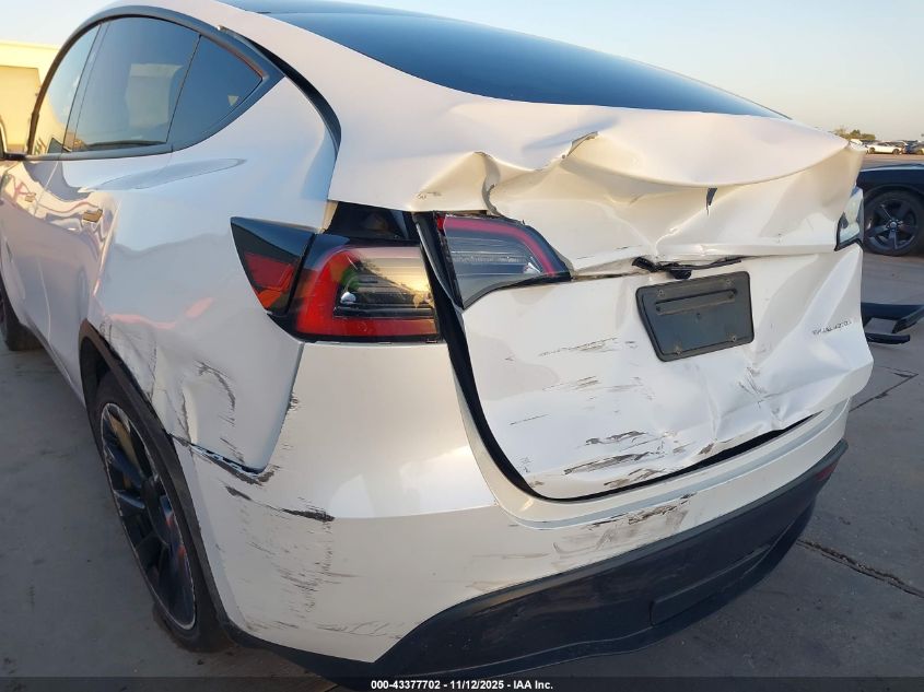 2024 Tesla Model Y Long Range Dual Motor All-Wheel Drive VIN: 7SAYGAEE4RF039040 Lot: 43377702