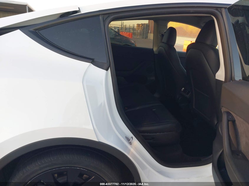 2024 Tesla Model Y Long Range Dual Motor All-Wheel Drive VIN: 7SAYGAEE4RF039040 Lot: 43377702