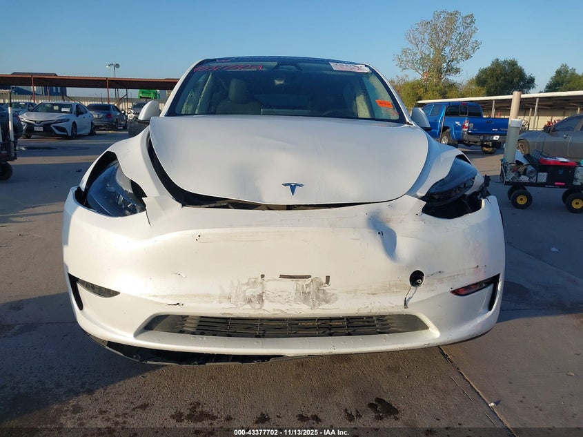 2024 Tesla Model Y Long Range Dual Motor All-Wheel Drive VIN: 7SAYGAEE4RF039040 Lot: 43377702