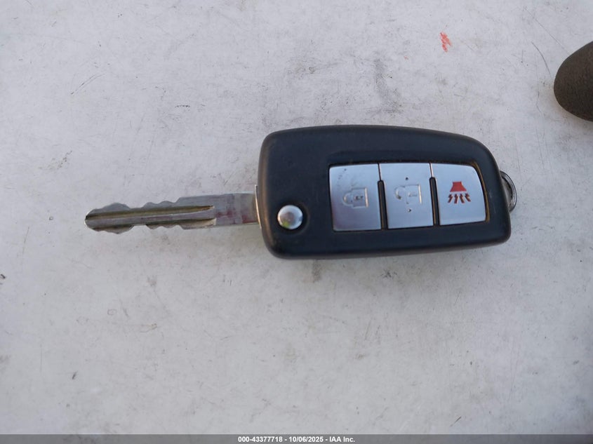 2016 NISSAN ROGUE S KNMAT2MT8GP608197