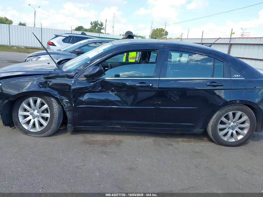 2013 Chrysler 200 Touring VIN: 1C3CCBBG1DN678635 Lot: 43377730