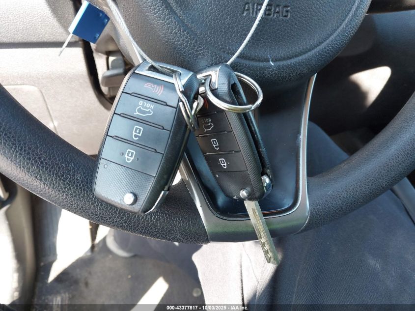 2017 Kia Sorento 3.3L Lx VIN: 5XYPGDA51HG196970 Lot: 43377817