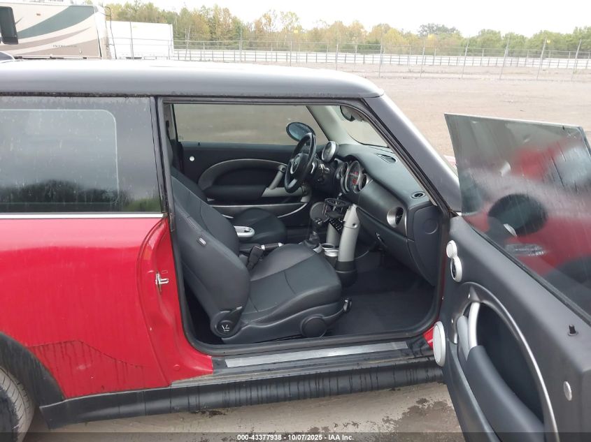 2006 Mini Cooper S VIN: WMWRE33566TJ38647 Lot: 43377938