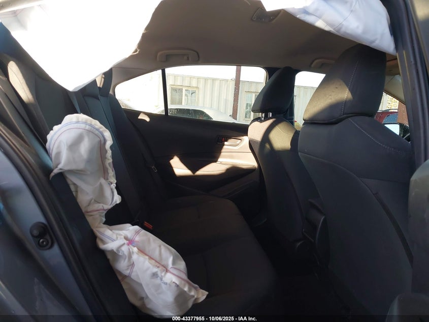 2022 TOYOTA COROLLA LE JTDEPMAE1N3030861