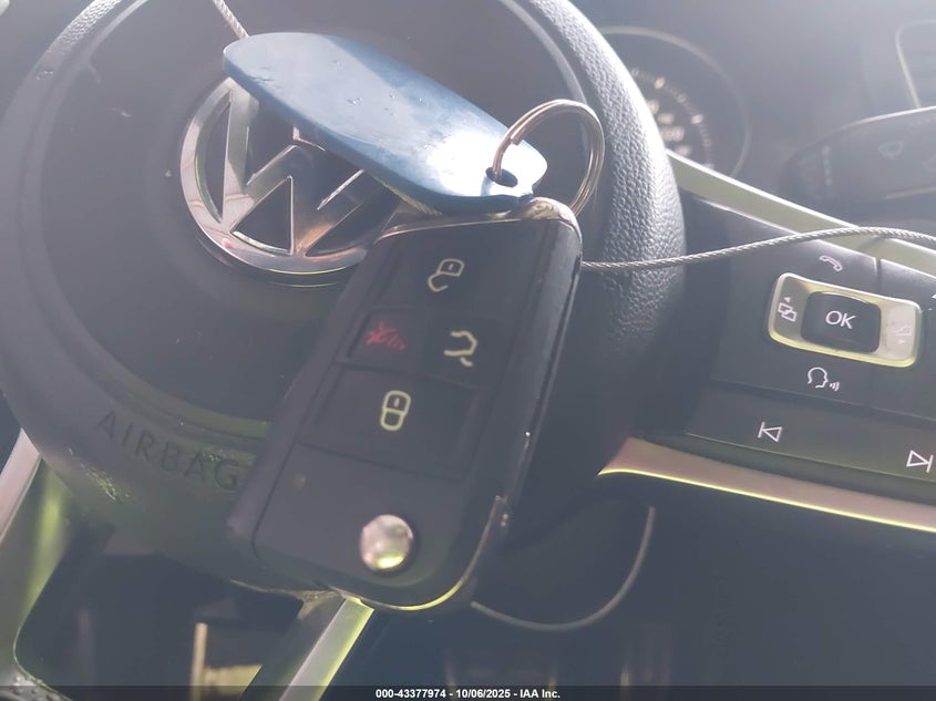 2015 VOLKSWAGEN GOLF GTI 2.0T AUTOBAHN 4-DOOR 3VW4T7AU2FM001995