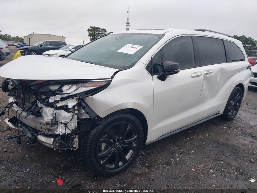 5TDCRKEC8PS155727 2023 TOYOTA SIENNA photo no. 2