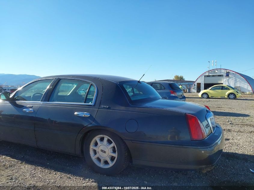2002 Lincoln Town Car Signature VIN: 1LNHM82W52Y650580 Lot: 43378284