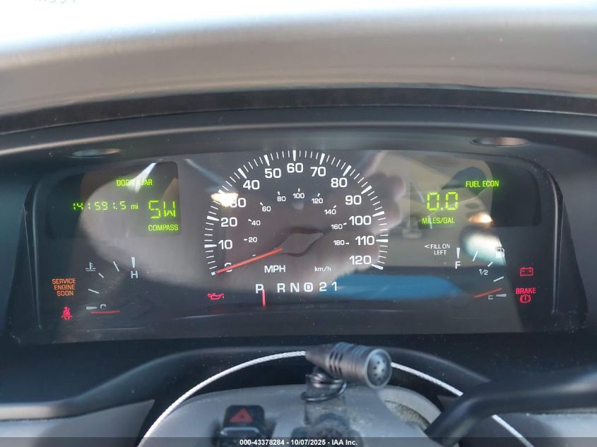 2002 Lincoln Town Car Signature VIN: 1LNHM82W52Y650580 Lot: 43378284