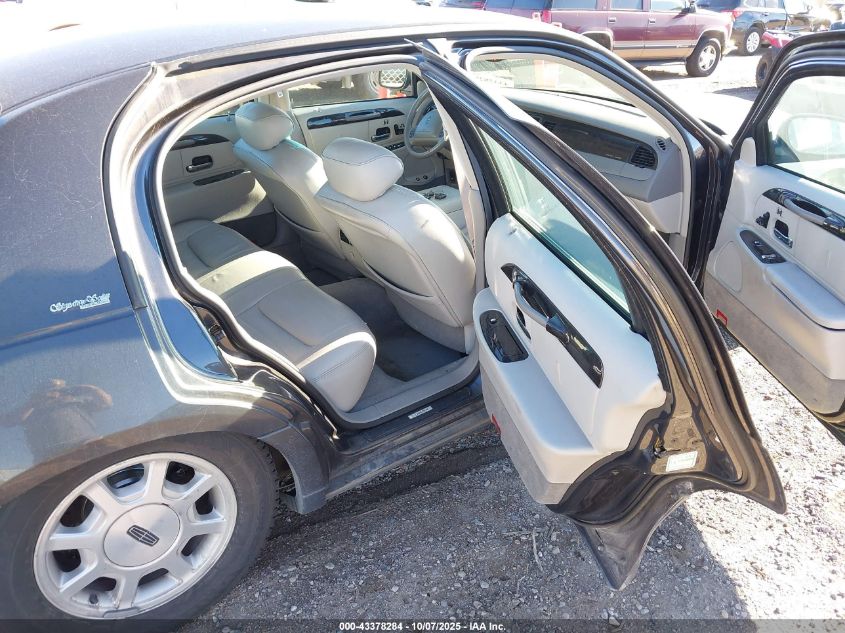 2002 Lincoln Town Car Signature VIN: 1LNHM82W52Y650580 Lot: 43378284