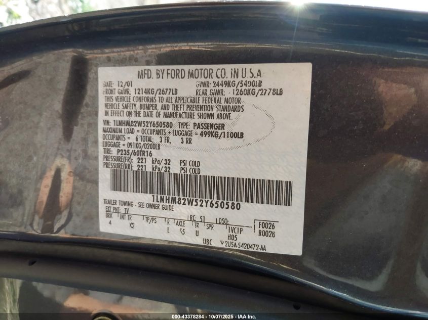 2002 Lincoln Town Car Signature VIN: 1LNHM82W52Y650580 Lot: 43378284