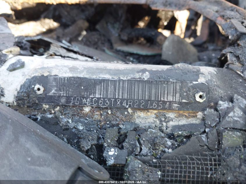 2004 Cadillac Escalade Standard VIN: 1GYEC63T84R221654 Lot: 43378412