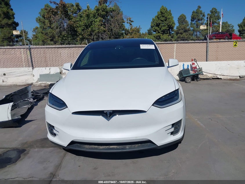 2018 Tesla Model X 100D/75D/P100D VIN: 5YJXCAE20JF127078 Lot: 43378457
