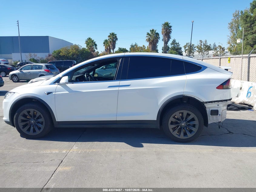 2018 Tesla Model X 100D/75D/P100D VIN: 5YJXCAE20JF127078 Lot: 43378457