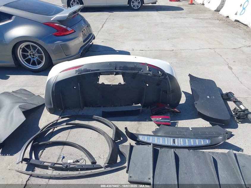 2018 Tesla Model X 100D/75D/P100D VIN: 5YJXCAE20JF127078 Lot: 43378457