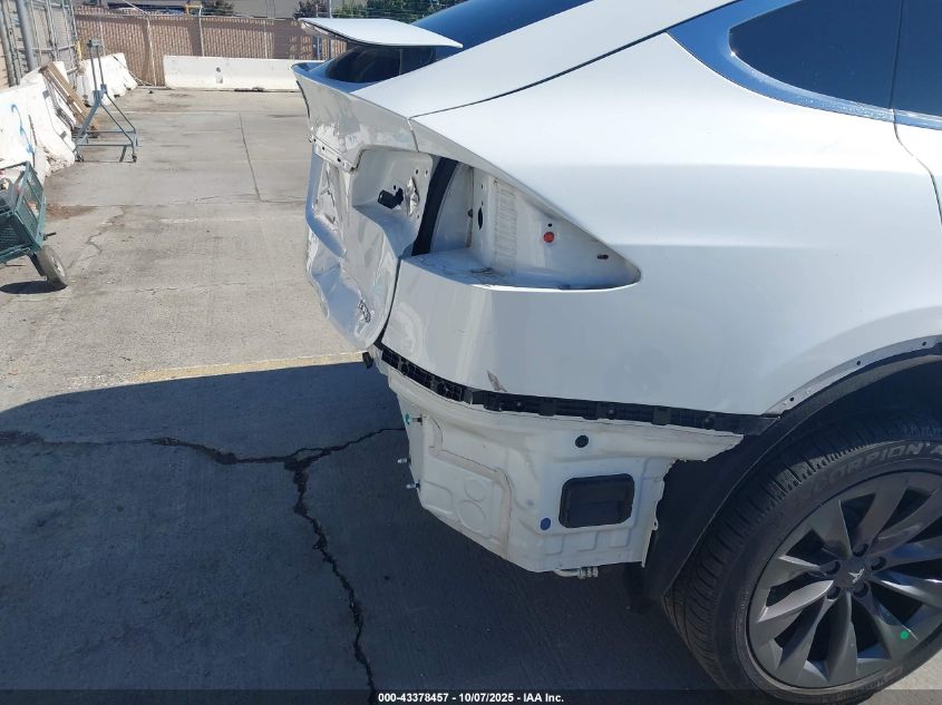 2018 Tesla Model X 100D/75D/P100D VIN: 5YJXCAE20JF127078 Lot: 43378457