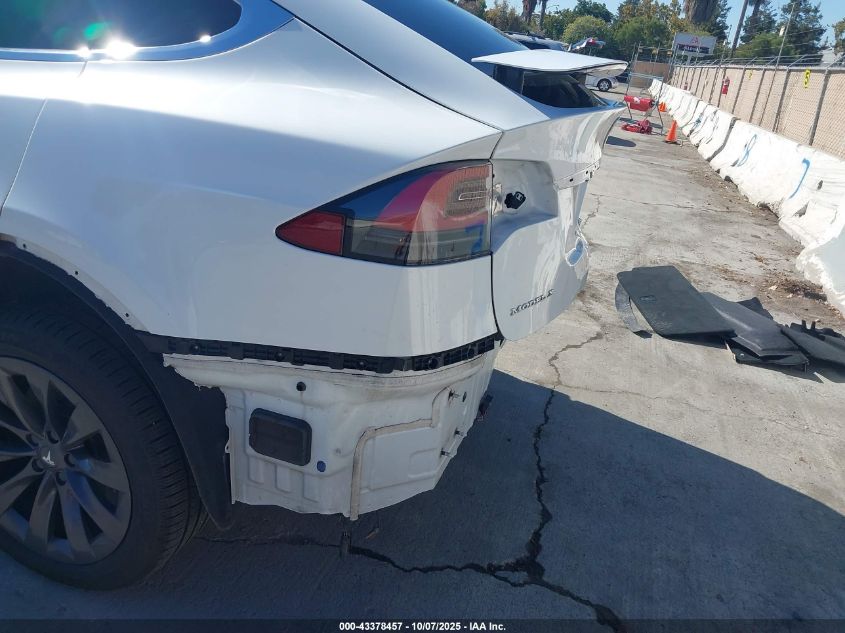 2018 Tesla Model X 100D/75D/P100D VIN: 5YJXCAE20JF127078 Lot: 43378457