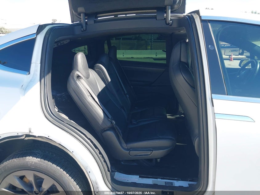 2018 Tesla Model X 100D/75D/P100D VIN: 5YJXCAE20JF127078 Lot: 43378457